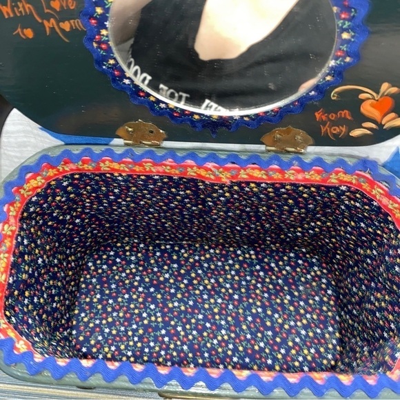 vintage wooden chest made and painted and designed by hand from the 70s - Picture 9 of 11